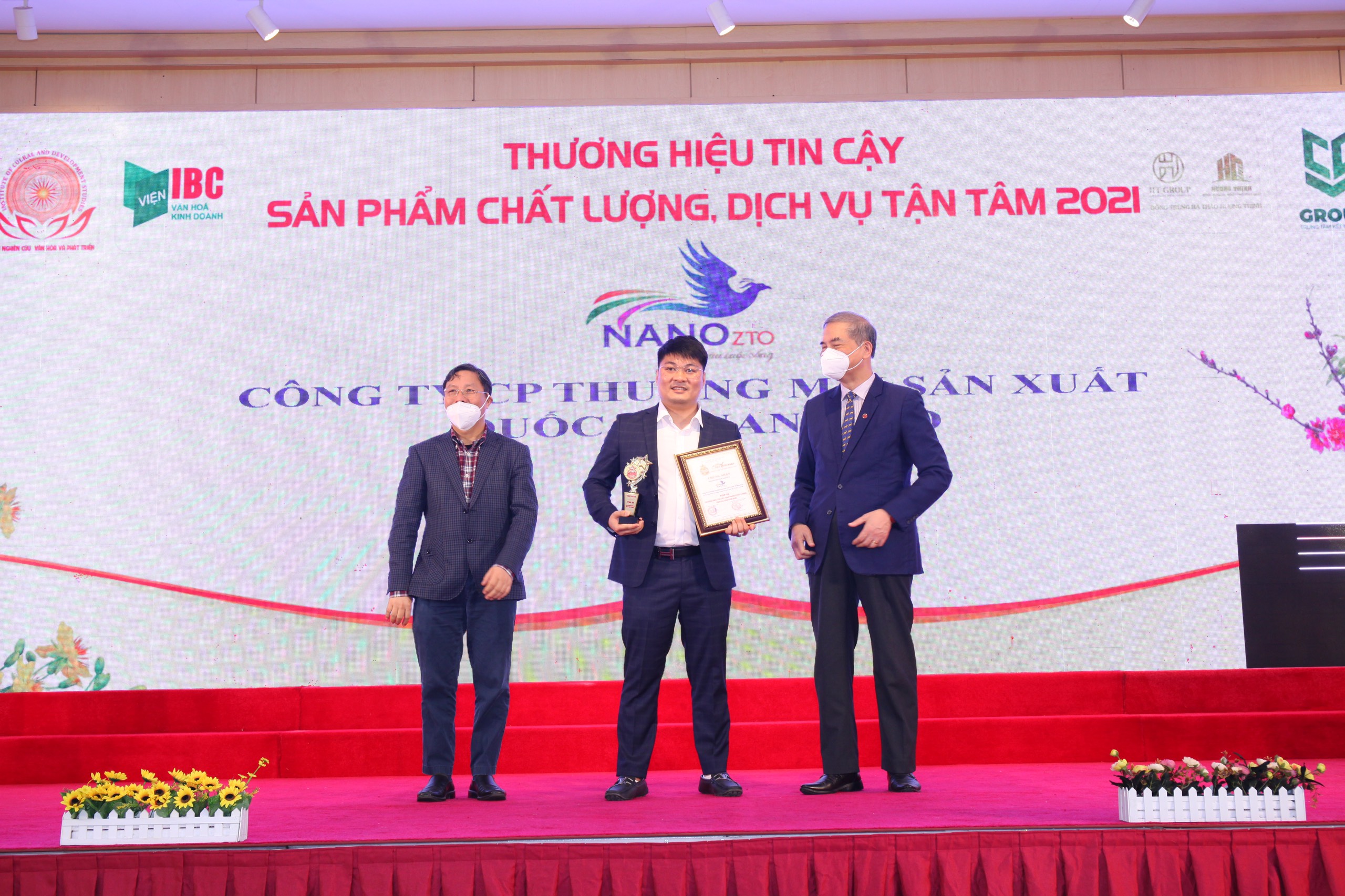dat-danh-hieu-top-10-thuong-hieu-tin-cay-san-pham-chat-luong-dich-vu-tan-tam-2021