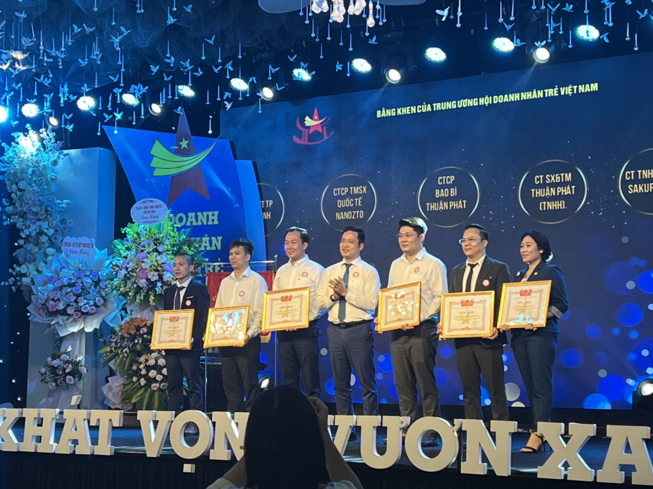 cong-ty-cptm-san-xuat-quoc-te-nanozto-da-co-thanh-tich-xuat-sac-trong-cong-tac-hoi-va-phong-trao-doanh-nhan-tre-2022